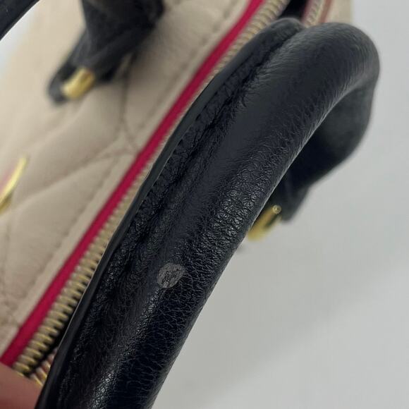 Betsey Johnson Vegan Faux Leather Quilted Black Cream Small Purse Heart Handles - Picture 4 of 5